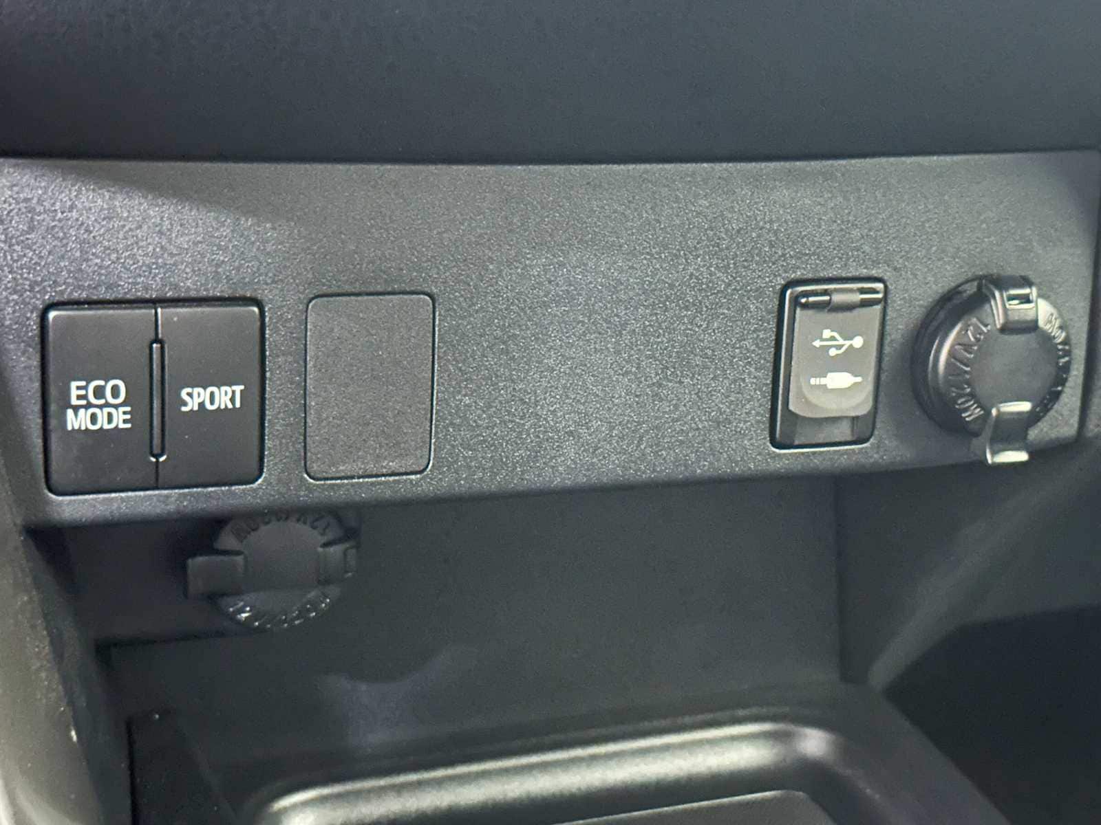 Thumbnail: 2018 Toyota RAV4 - 15