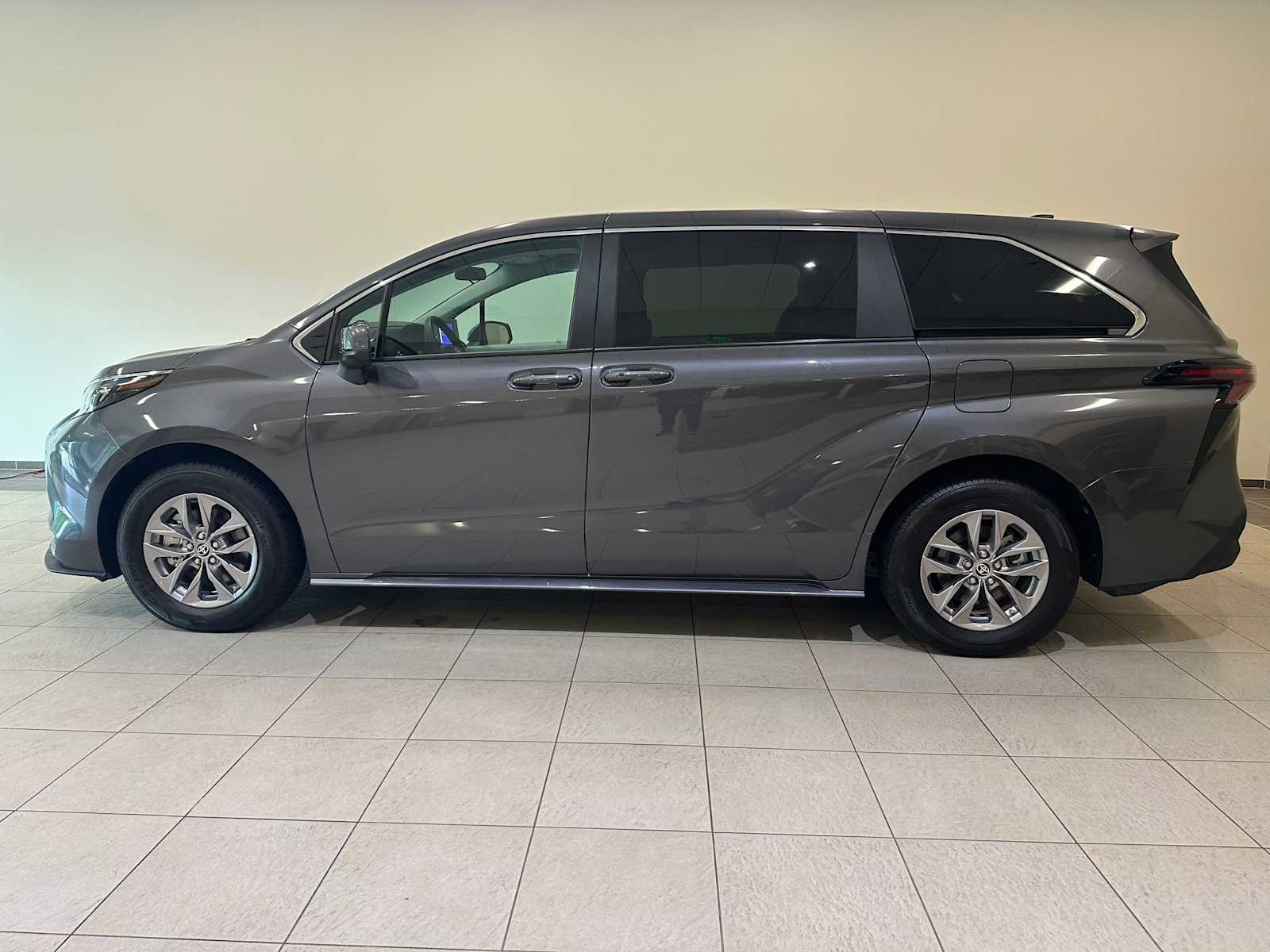Thumbnail: 2025 Toyota Sienna - 4