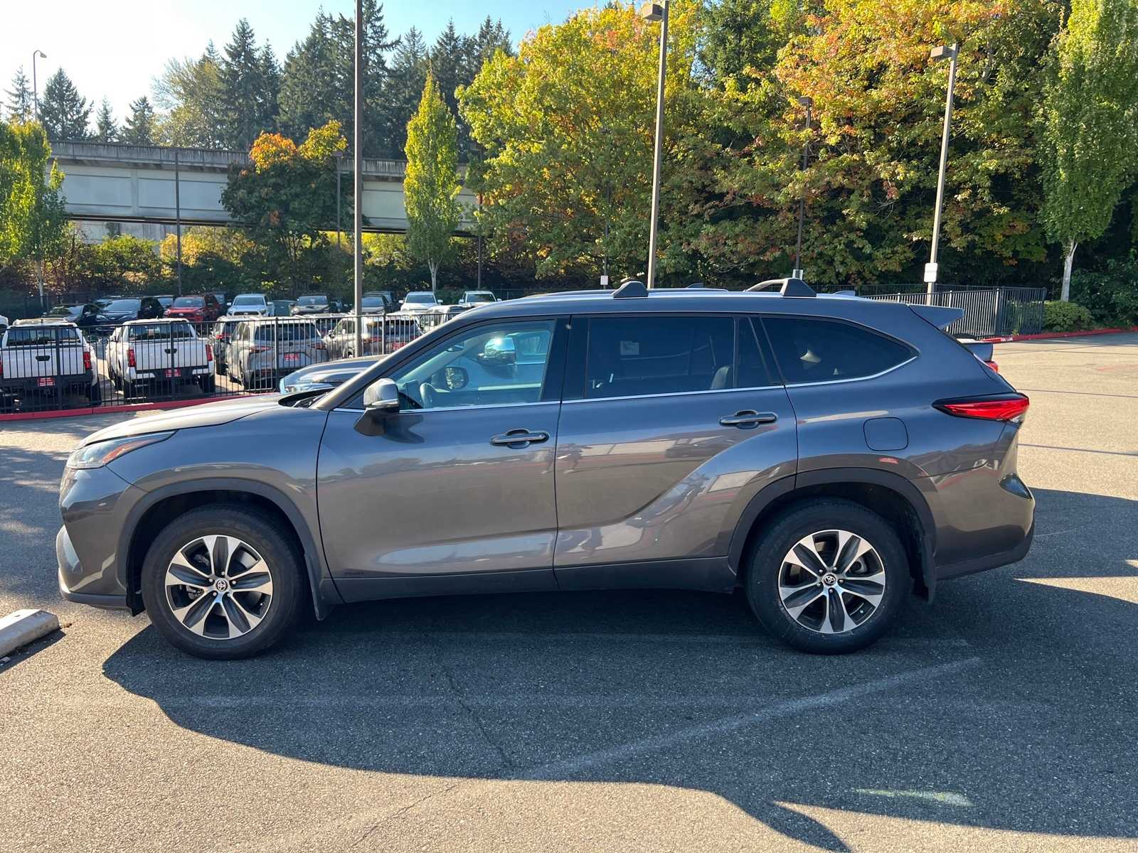 Thumbnail: 2022 Toyota Highlander - 6
