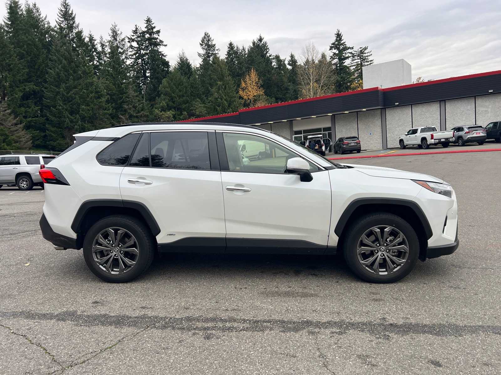 Thumbnail: 2024 Toyota RAV4 - 6