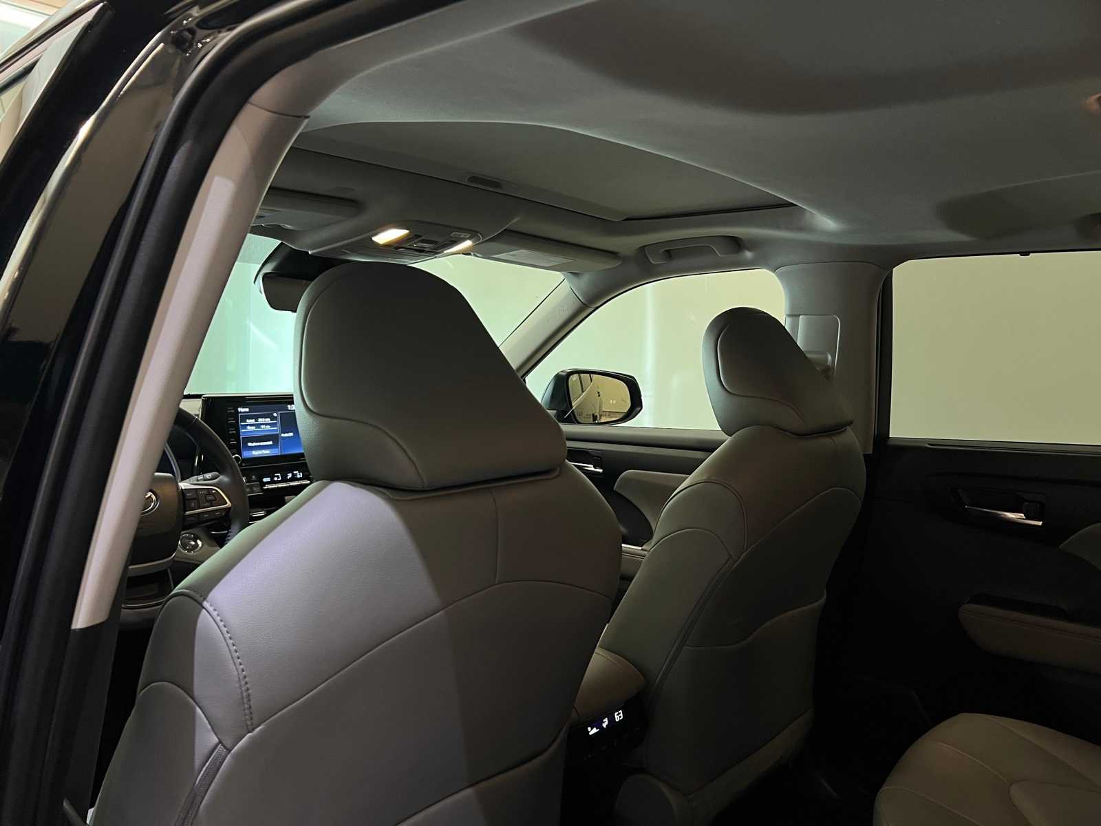 Thumbnail: 2022 Toyota Highlander - 12