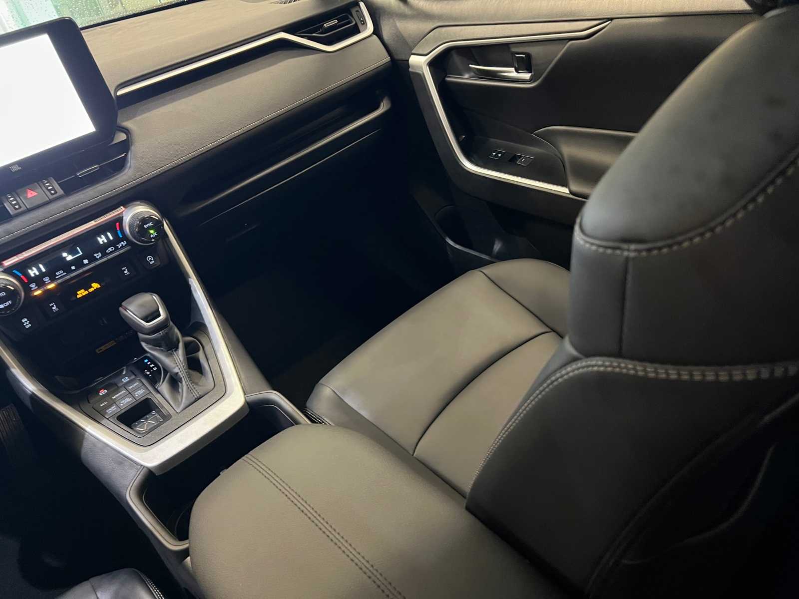 Thumbnail: 2025 Toyota RAV4 - 11