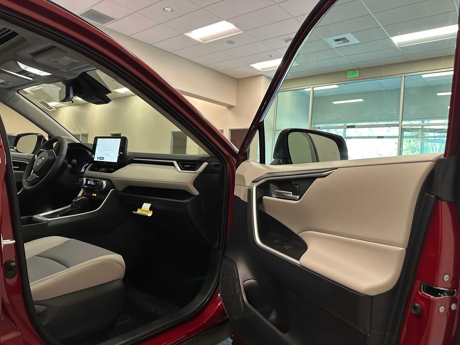 Thumbnail: 2025 Toyota RAV4 - 28