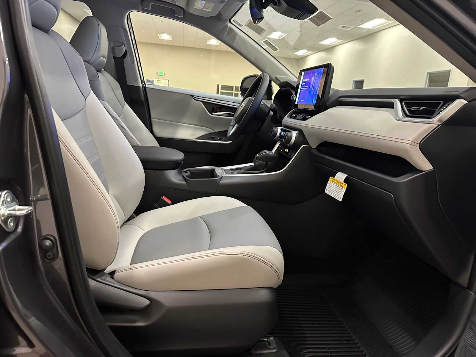 Thumbnail: 2025 Toyota RAV4 - 27