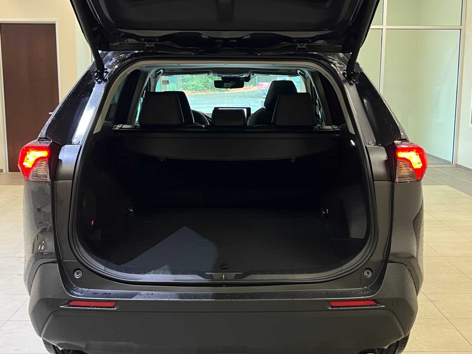 Thumbnail: 2025 Toyota RAV4 - 31