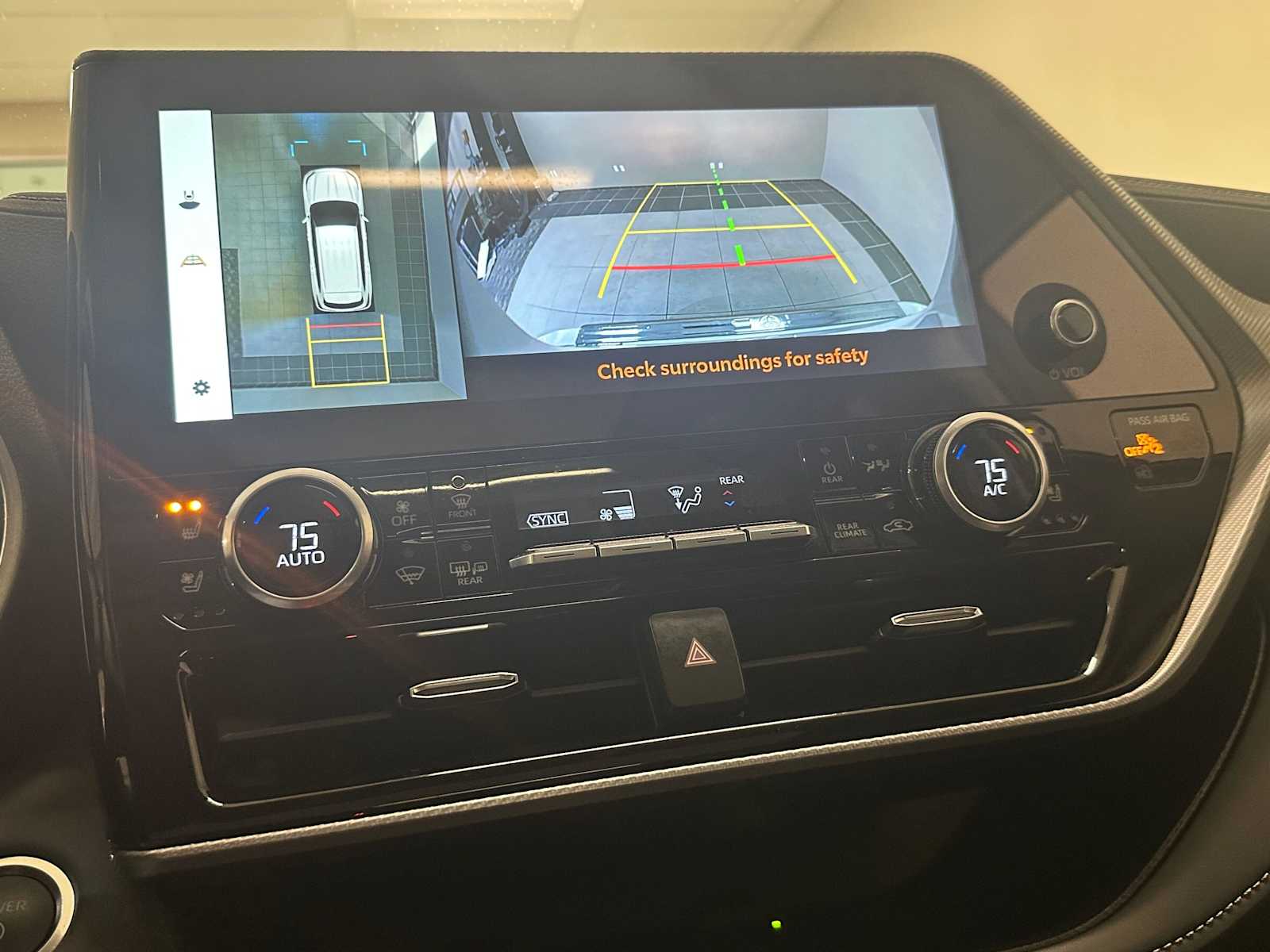 Thumbnail: 2025 Toyota Highlander - 13