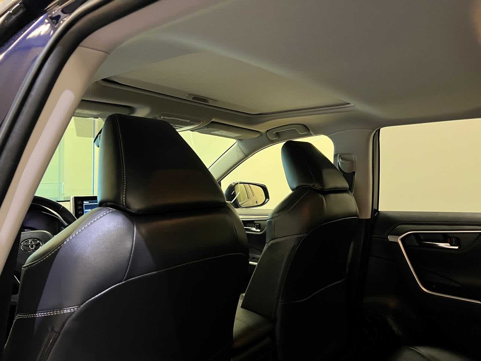 Thumbnail: 2021 Toyota RAV4 - 12