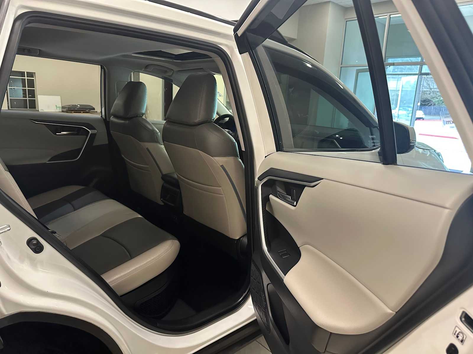 Thumbnail: 2019 Toyota RAV4 - 27