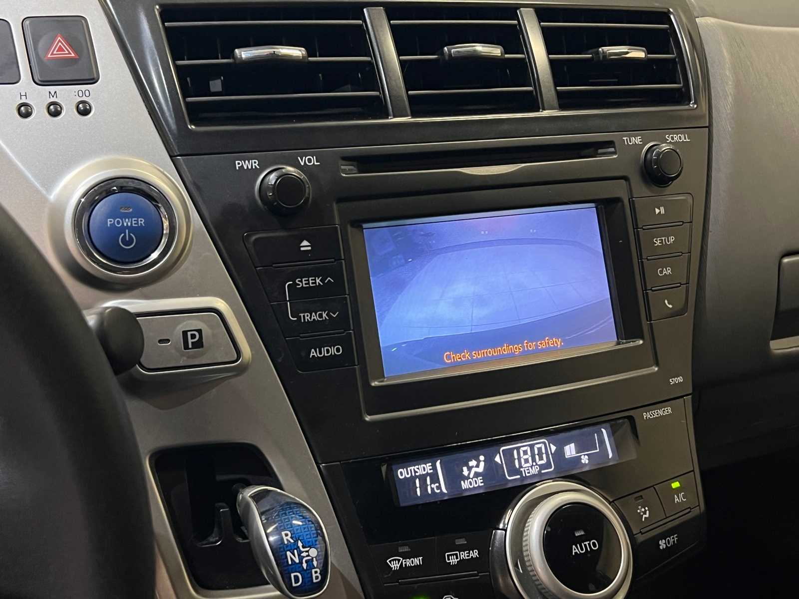 Thumbnail: 2014 Toyota Prius v - 24