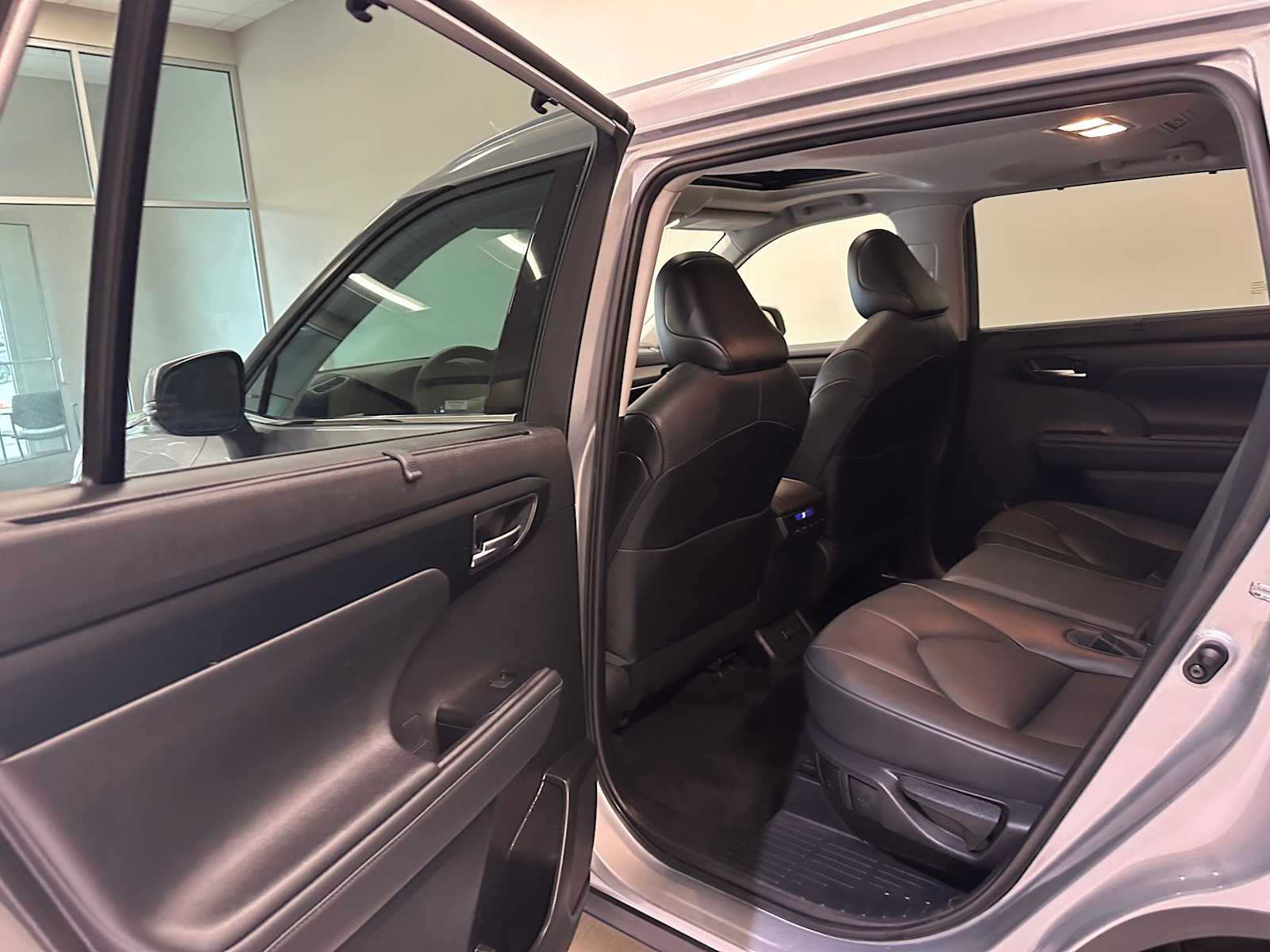Thumbnail: 2021 Toyota Highlander - 23