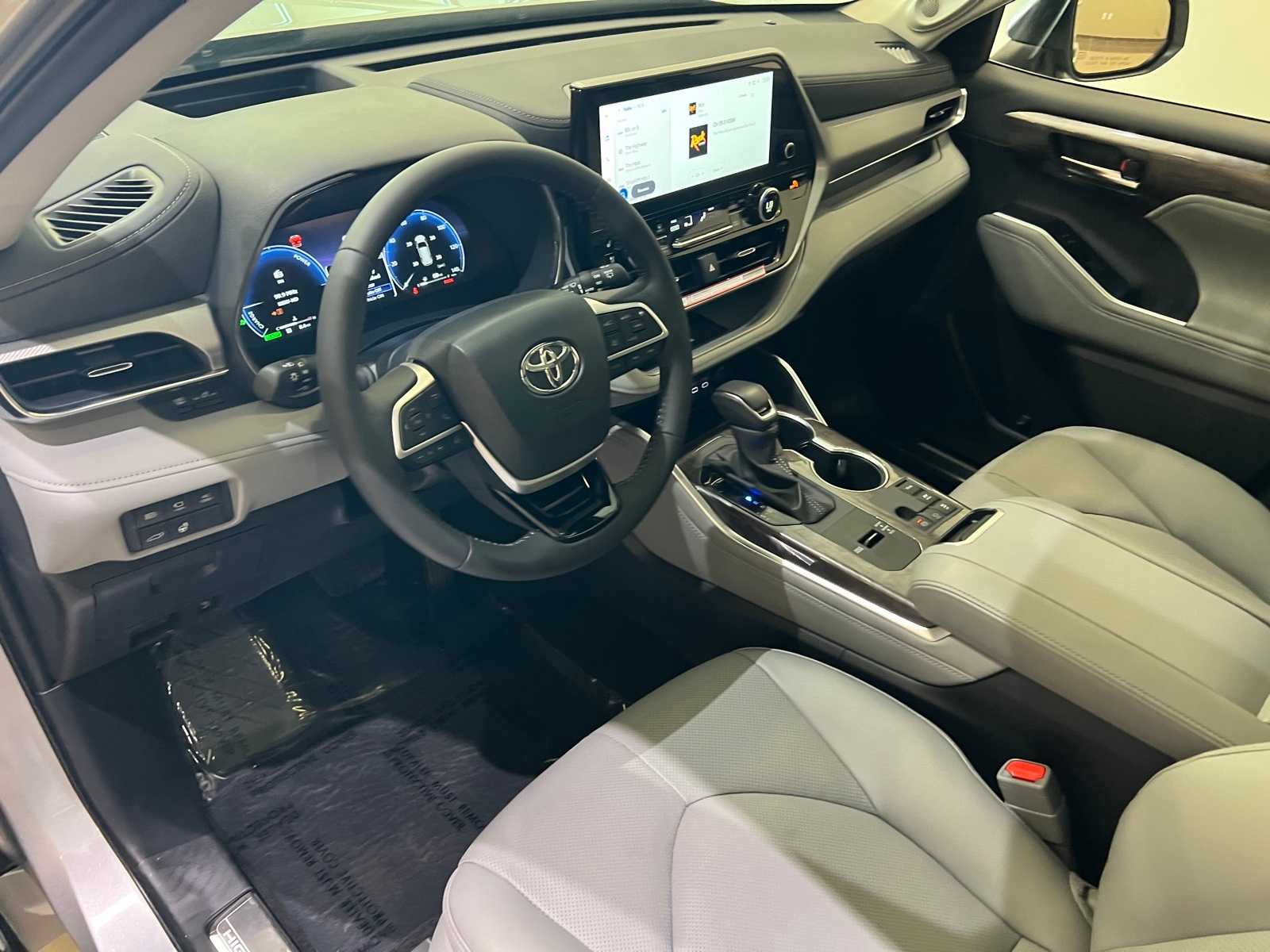 Thumbnail: 2025 Toyota Highlander - 2