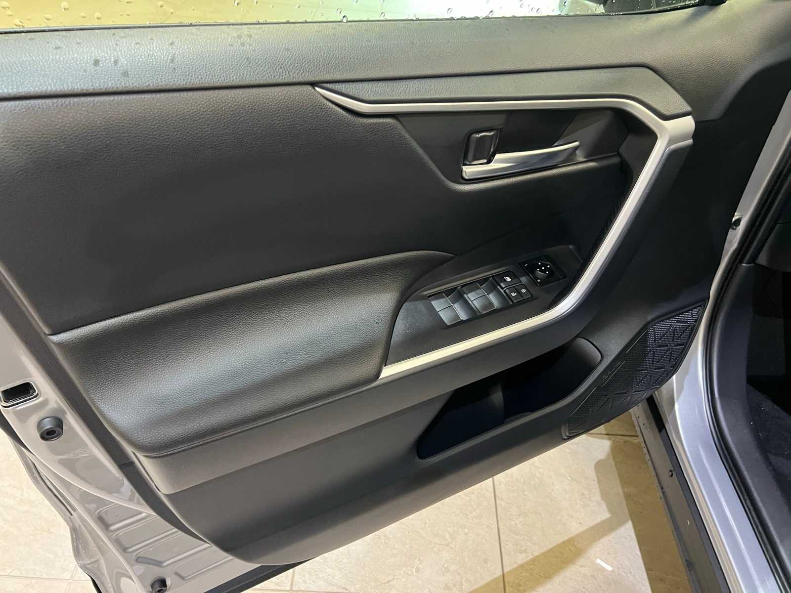 Thumbnail: 2025 Toyota RAV4 - 18