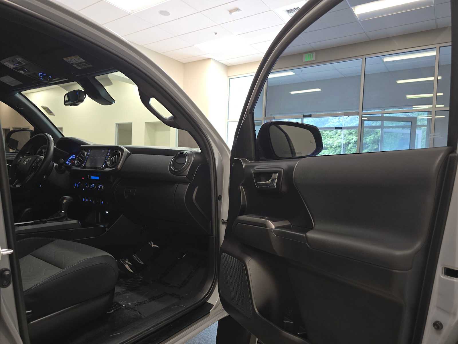 Thumbnail: 2021 Toyota Tacoma - 27