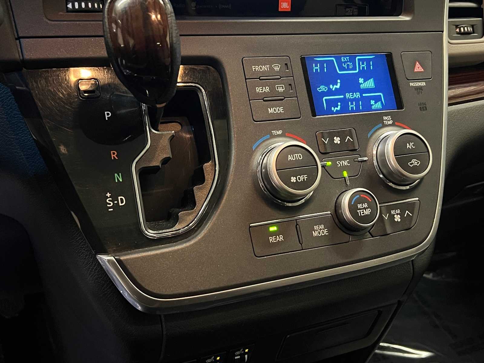 Thumbnail: 2017 Toyota Sienna - 24