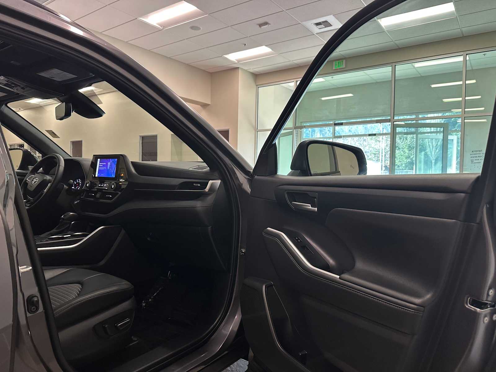 Thumbnail: 2024 Toyota Highlander - 29