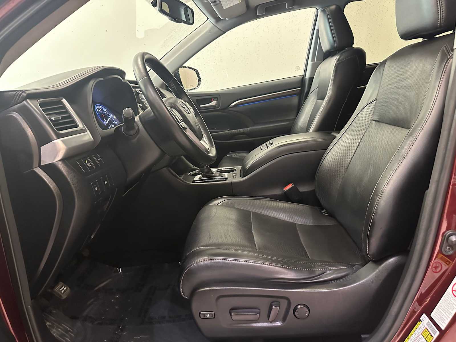 Thumbnail: 2015 Toyota Highlander - 21