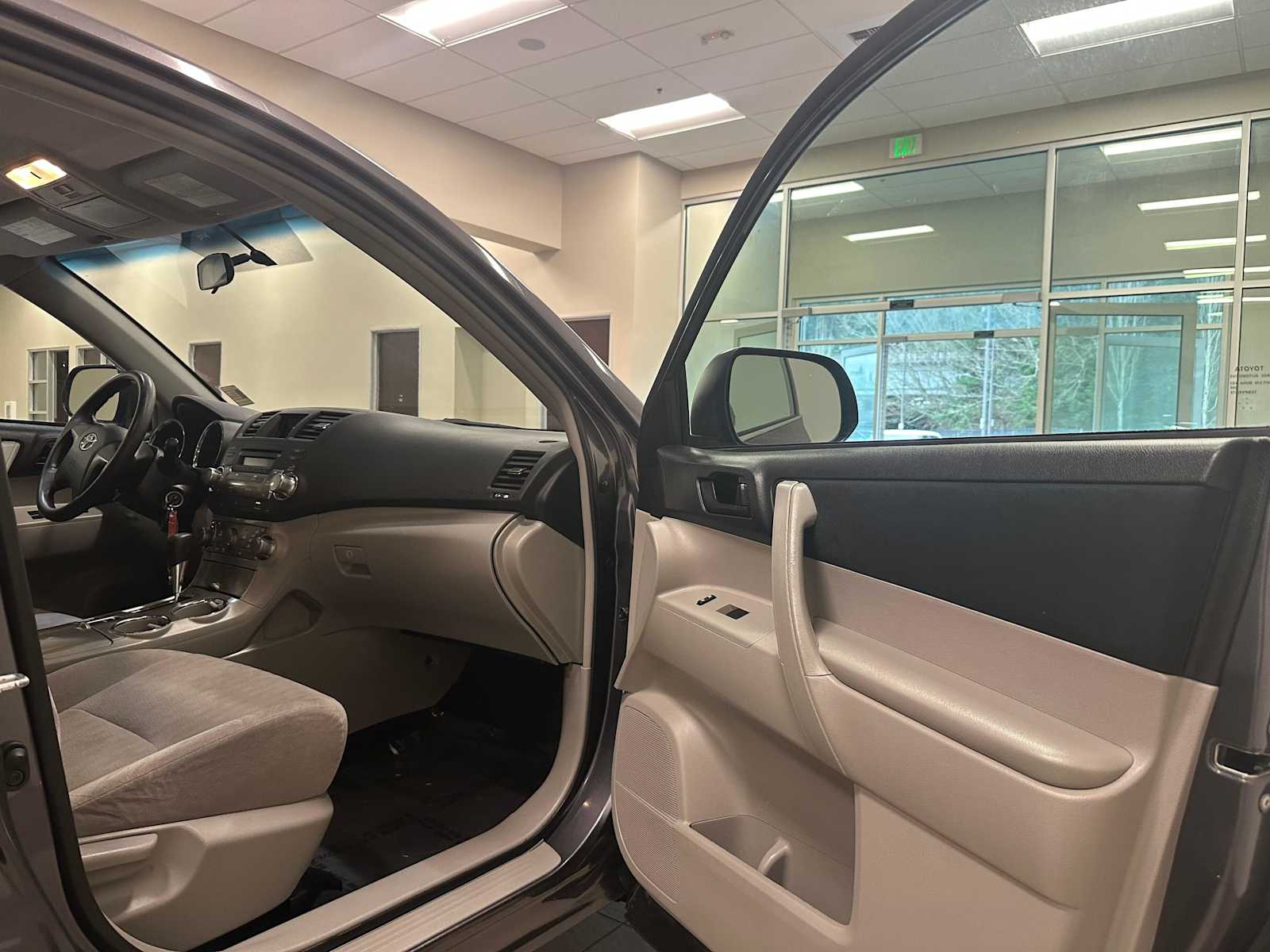 Thumbnail: 2012 Toyota Highlander - 26