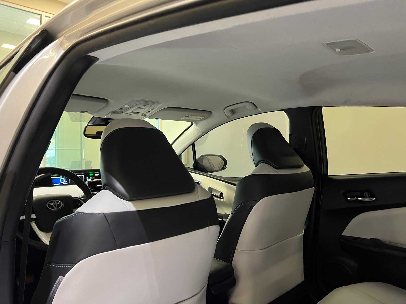 Thumbnail: 2017 Toyota Prius - 12