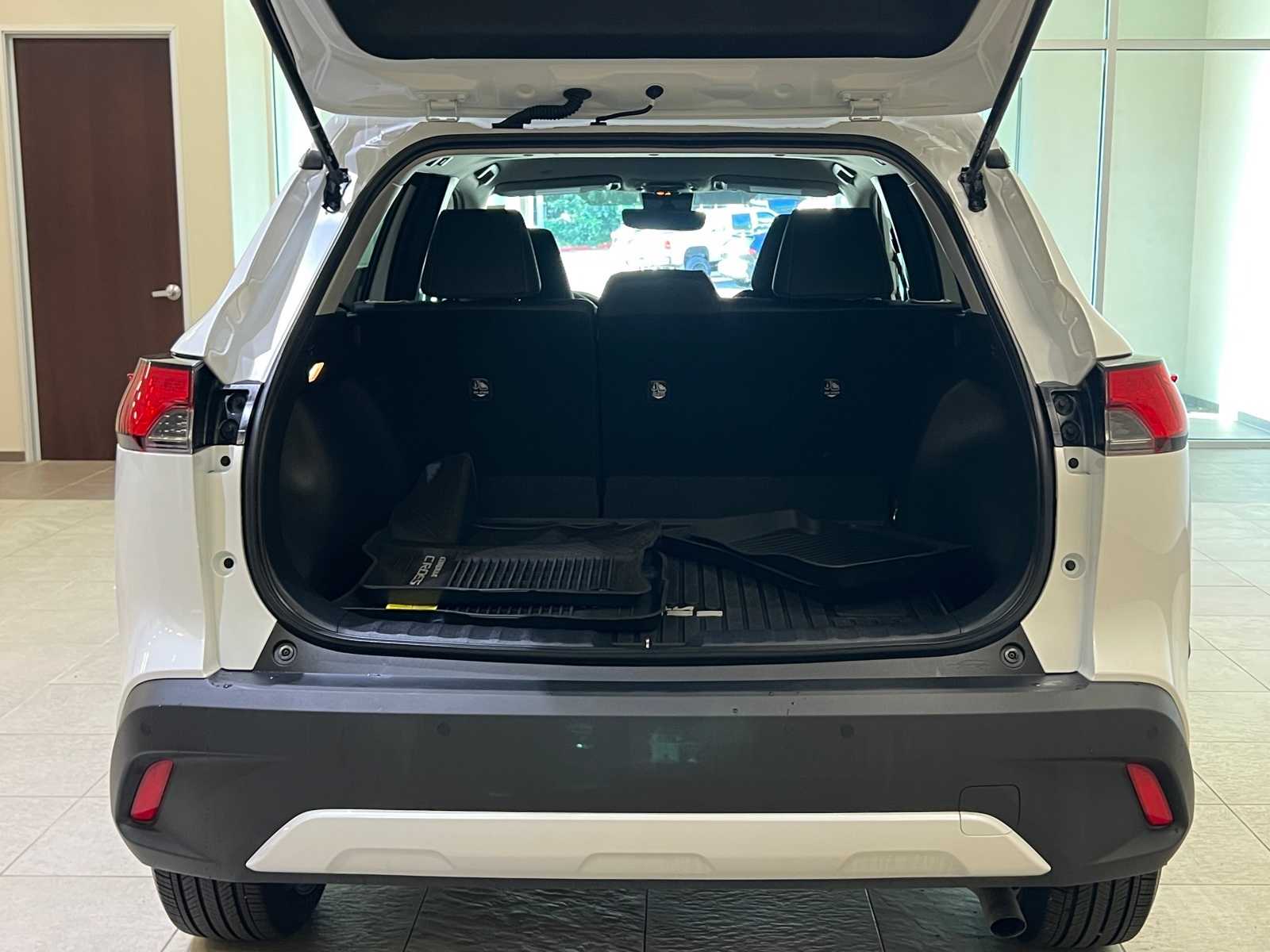 Thumbnail: 2022 Toyota Corolla Cross - 29