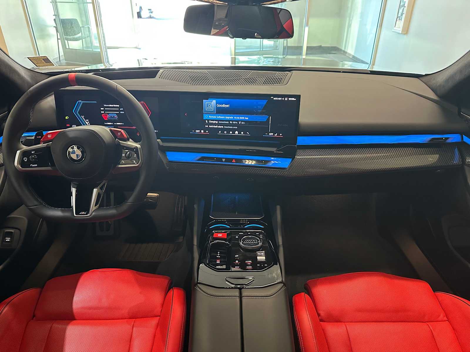 Thumbnail: 2025 BMW M5 - 10