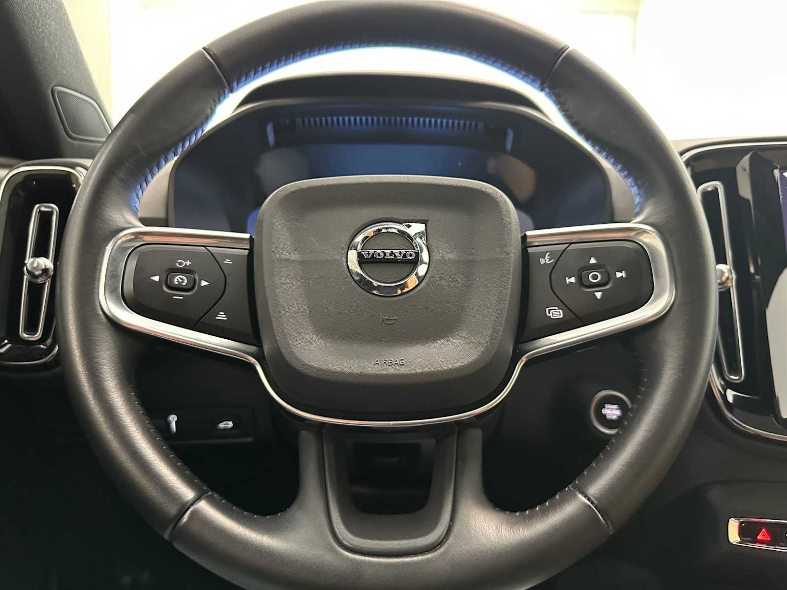 Thumbnail: 2020 Volvo XC40 - 11