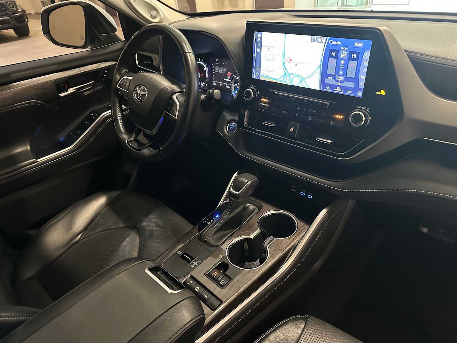 Thumbnail: 2022 Toyota Highlander - 30