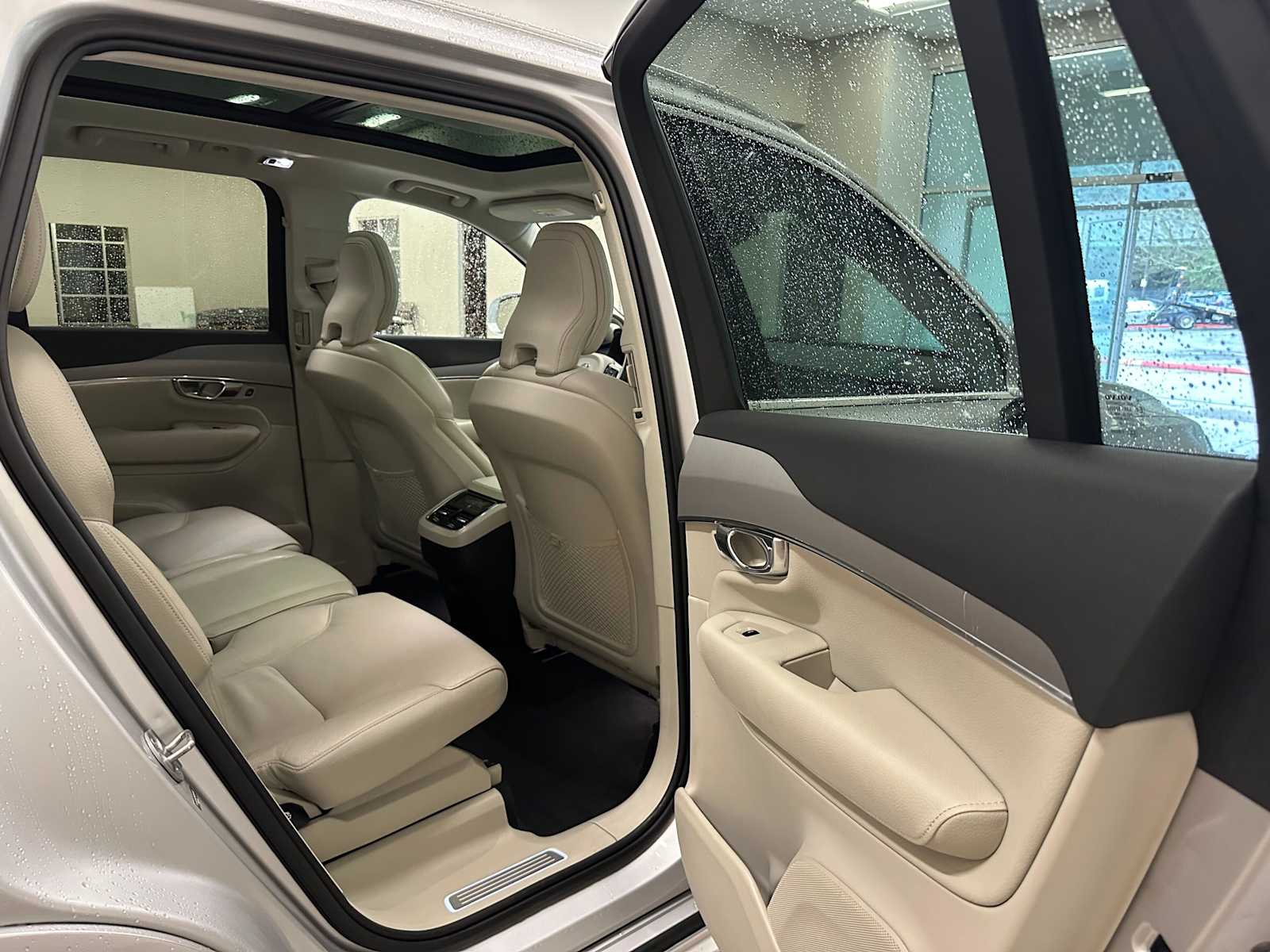 Thumbnail: 2022 Volvo XC90 - 28