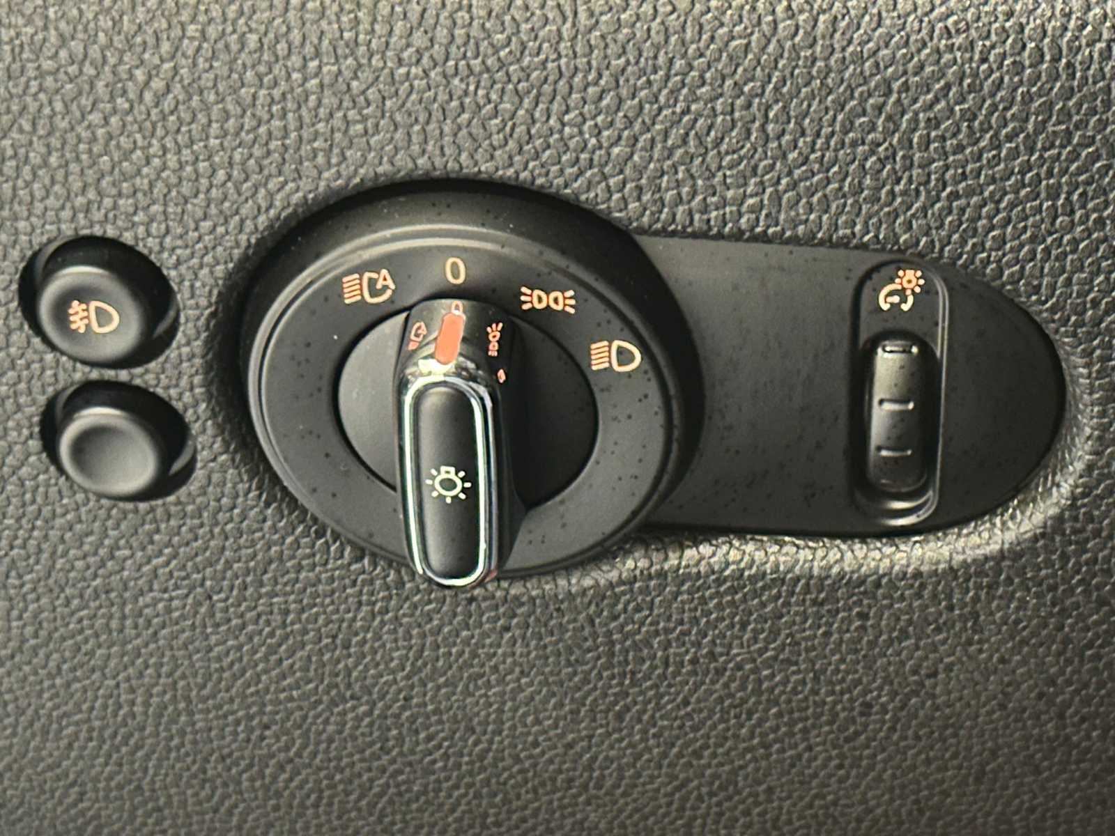 Thumbnail: 2014 MINI Cooper Hardtop - 17