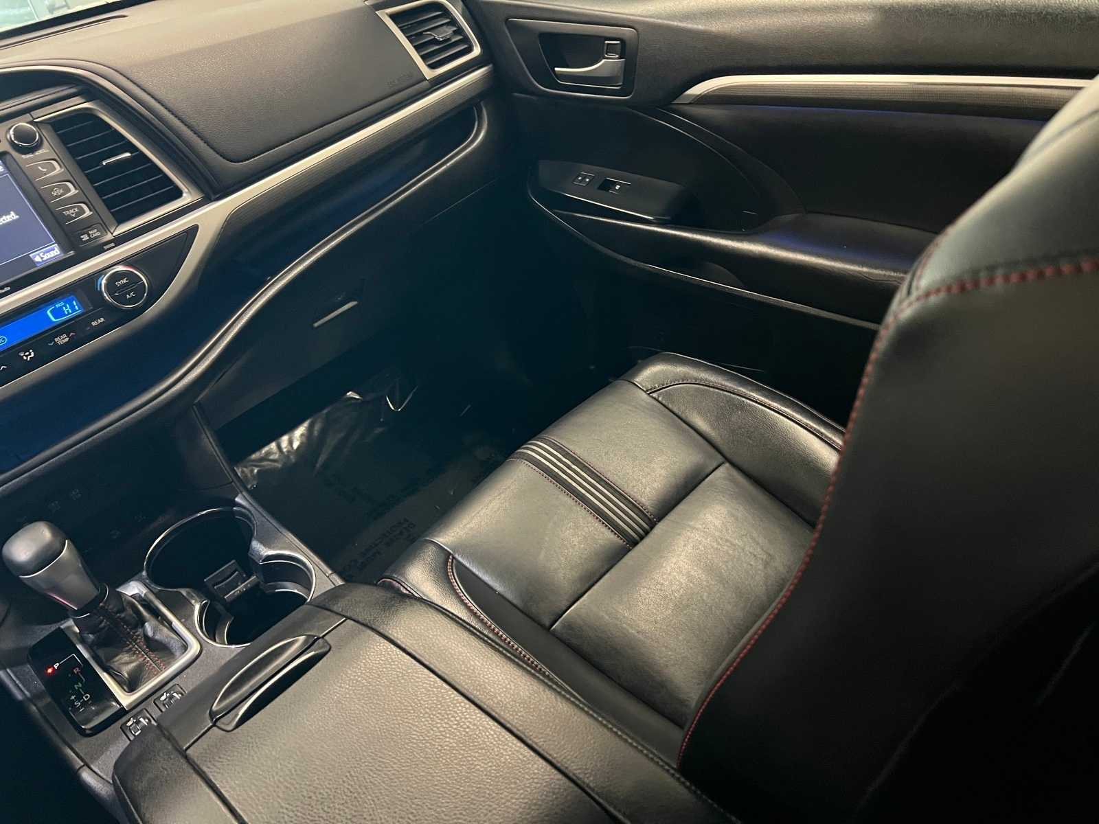 Thumbnail: 2019 Toyota Highlander - 11