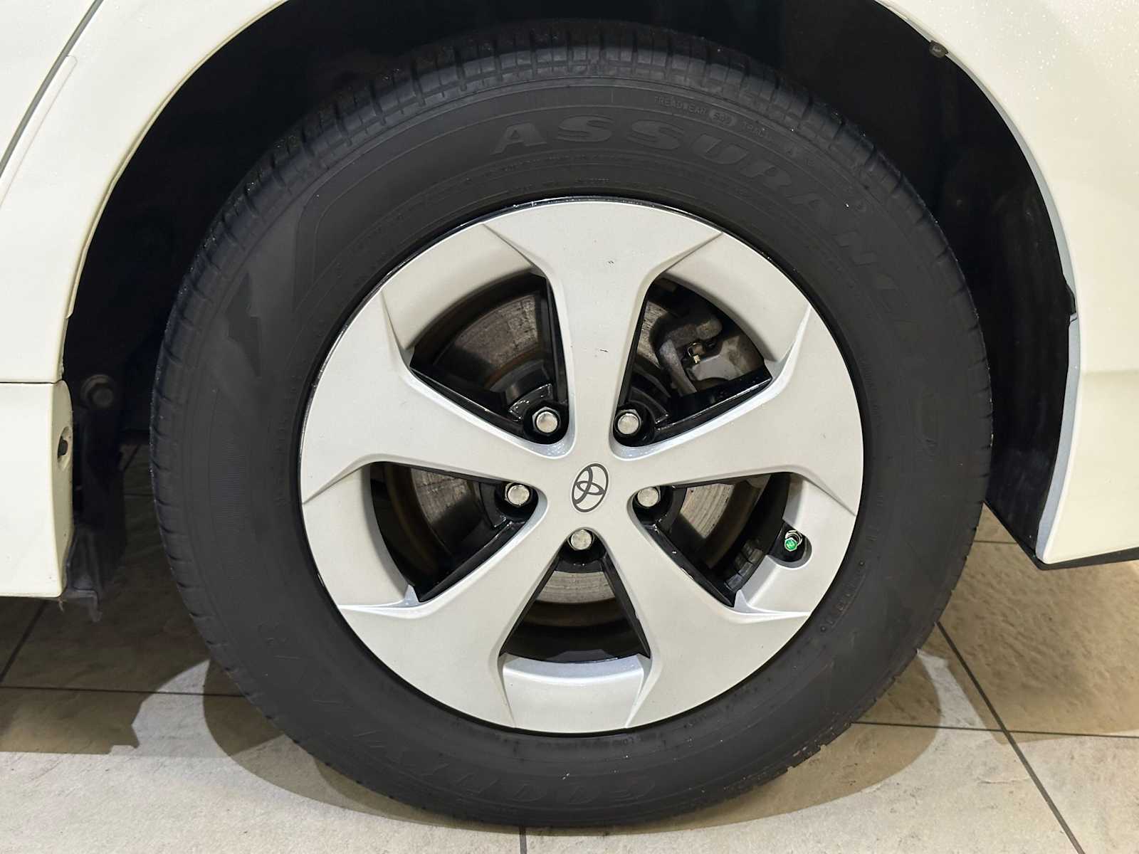 Thumbnail: 2012 Toyota Prius - 8