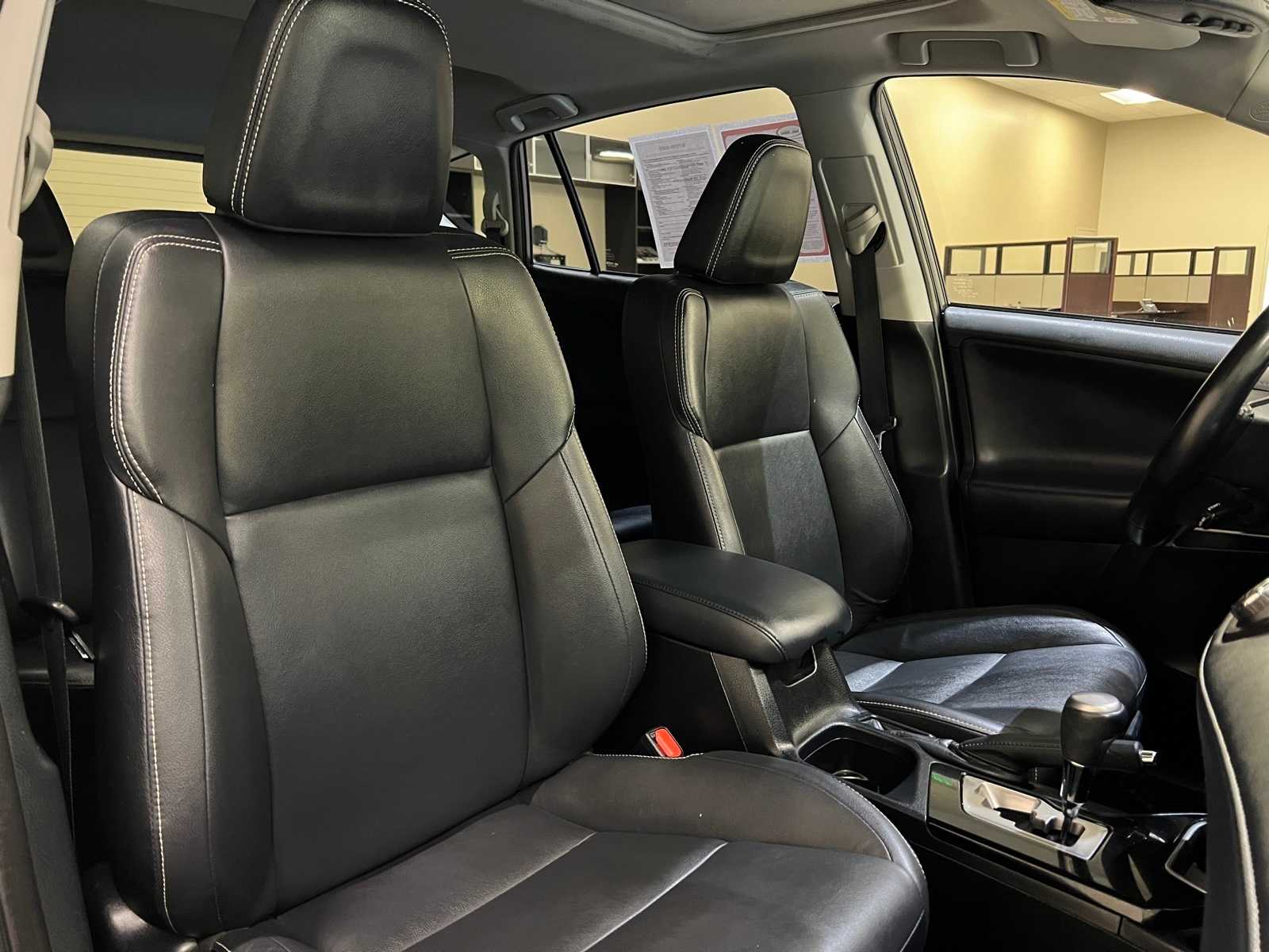 Thumbnail: 2018 Toyota RAV4 - 14