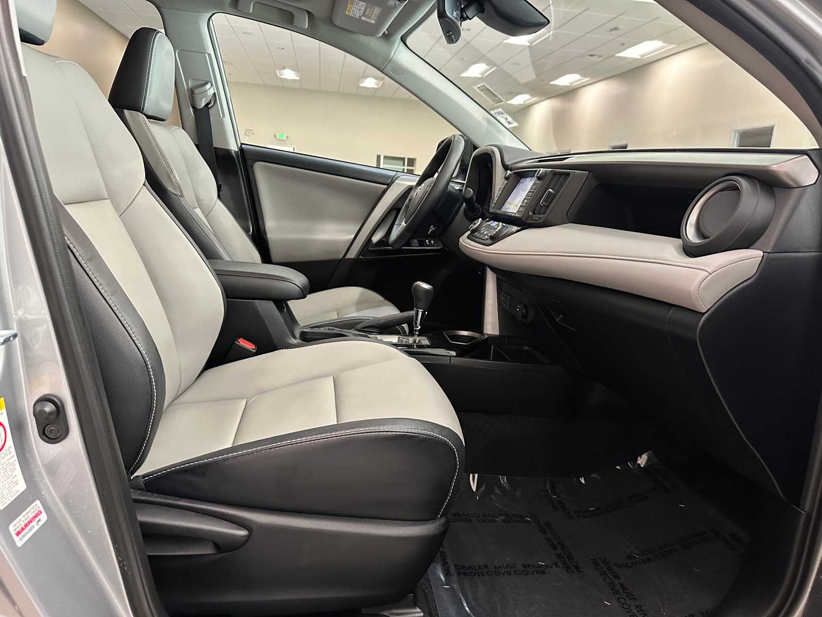 Thumbnail: 2018 Toyota RAV4 - 27