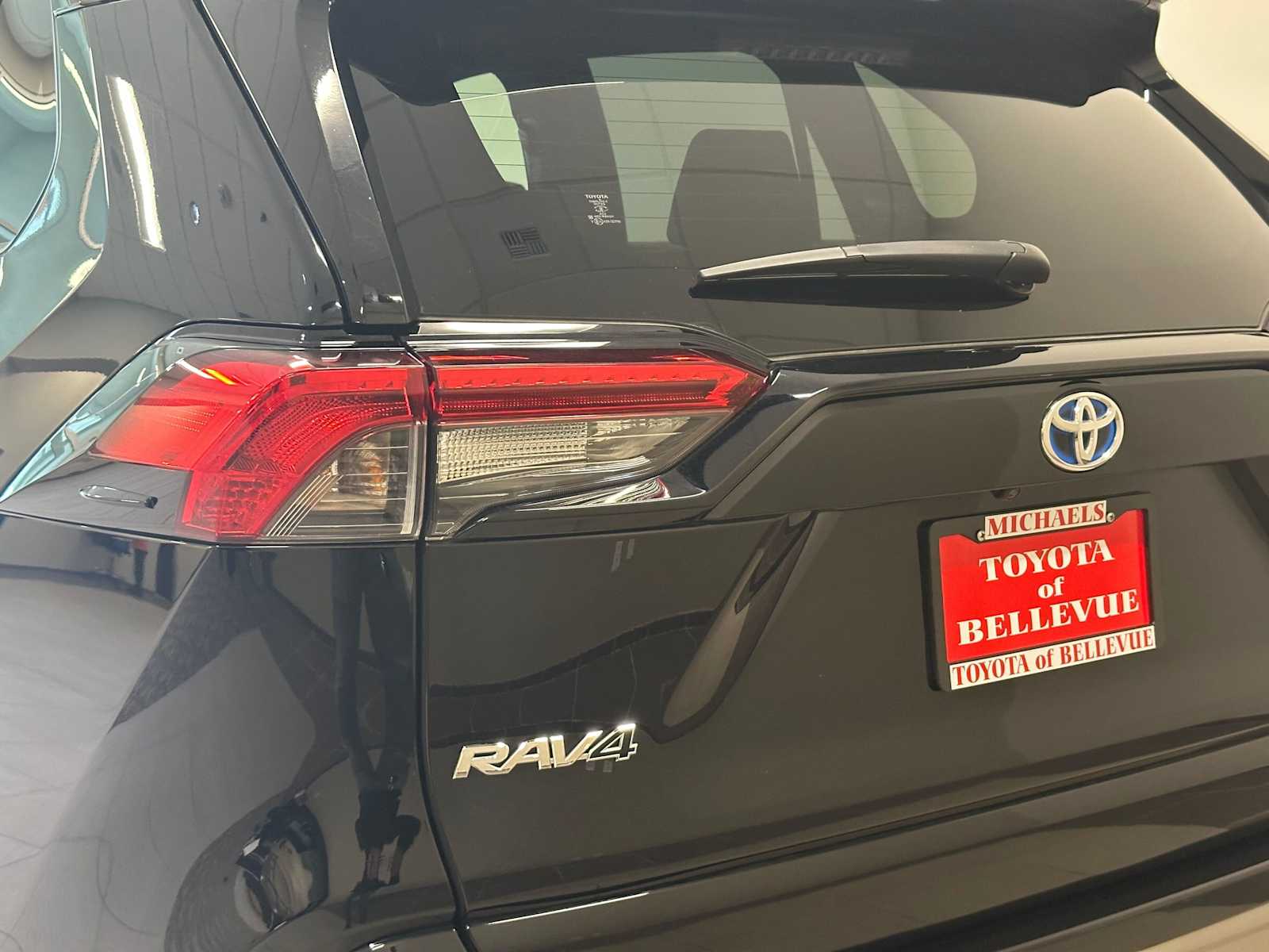 Thumbnail: 2024 Toyota RAV4 - 8