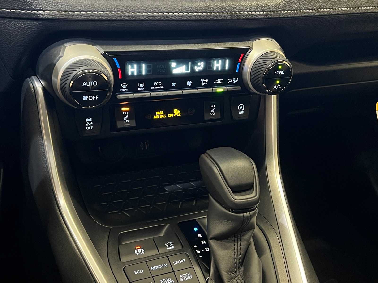 Thumbnail: 2025 Toyota RAV4 - 22