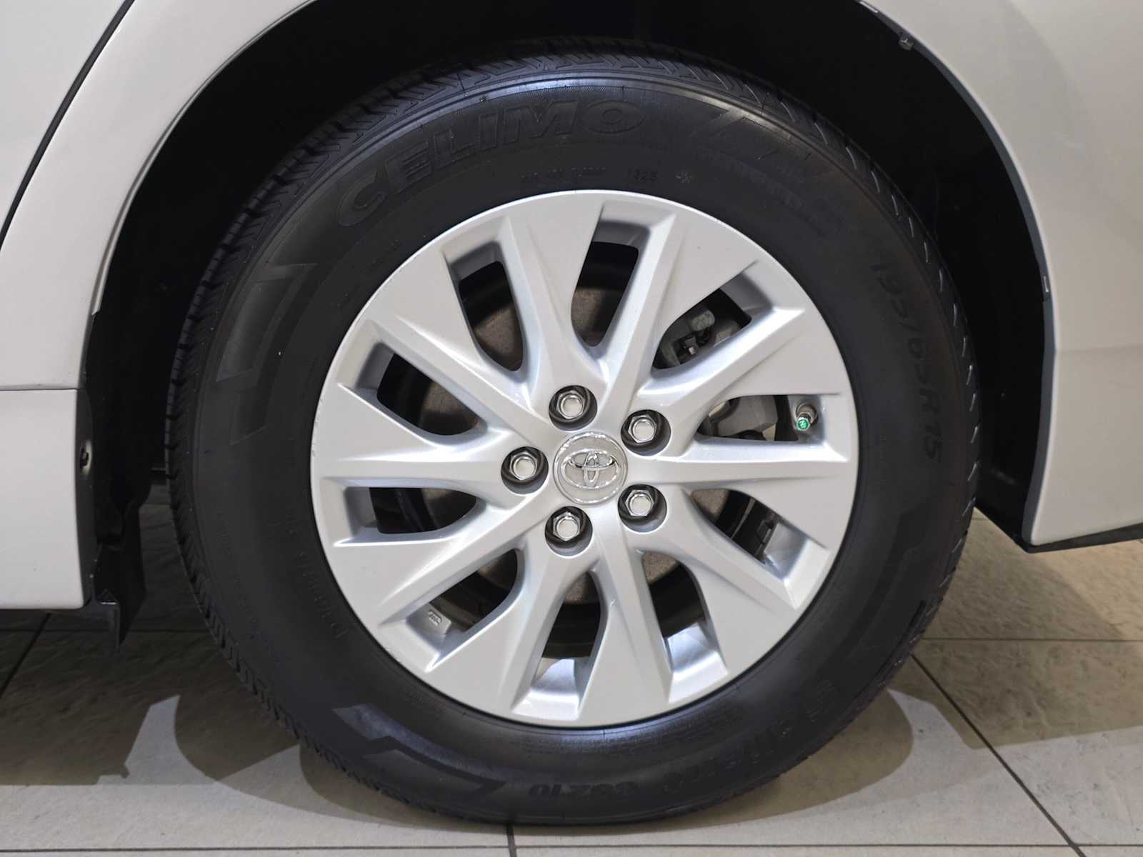 Thumbnail: 2013 Toyota Prius - 7