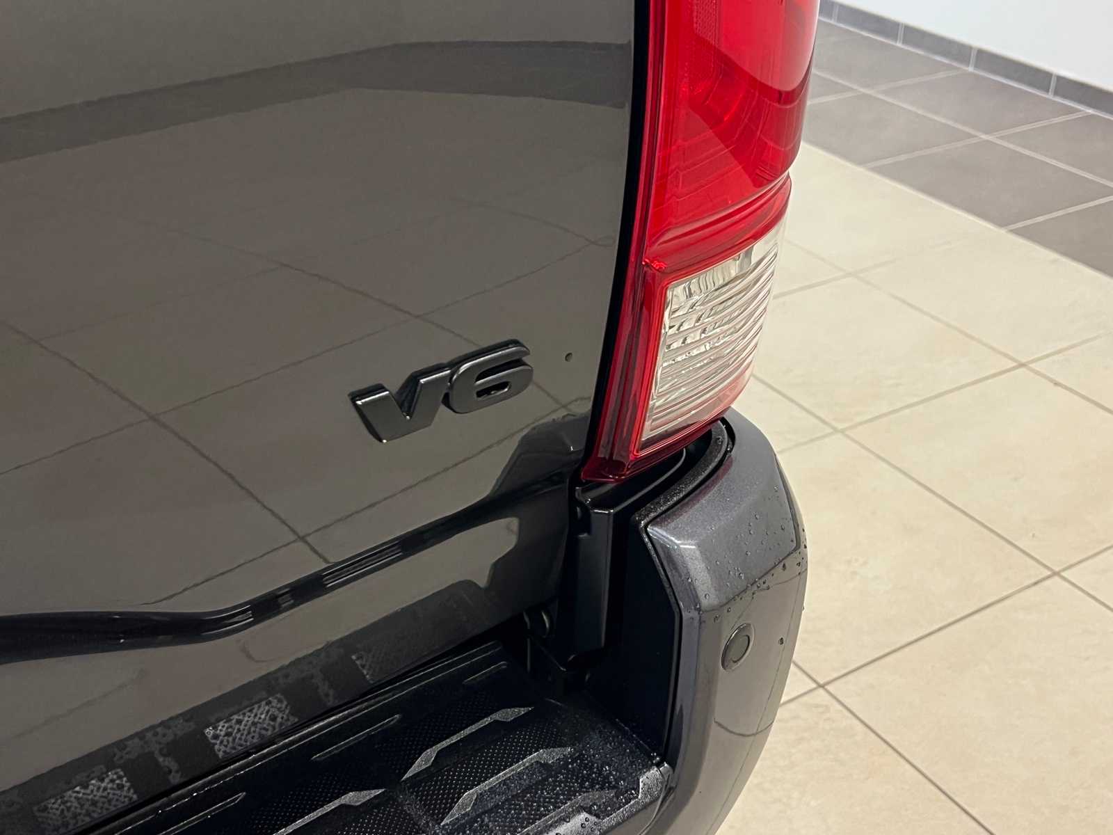 Thumbnail: 2017 Toyota Tacoma - 6