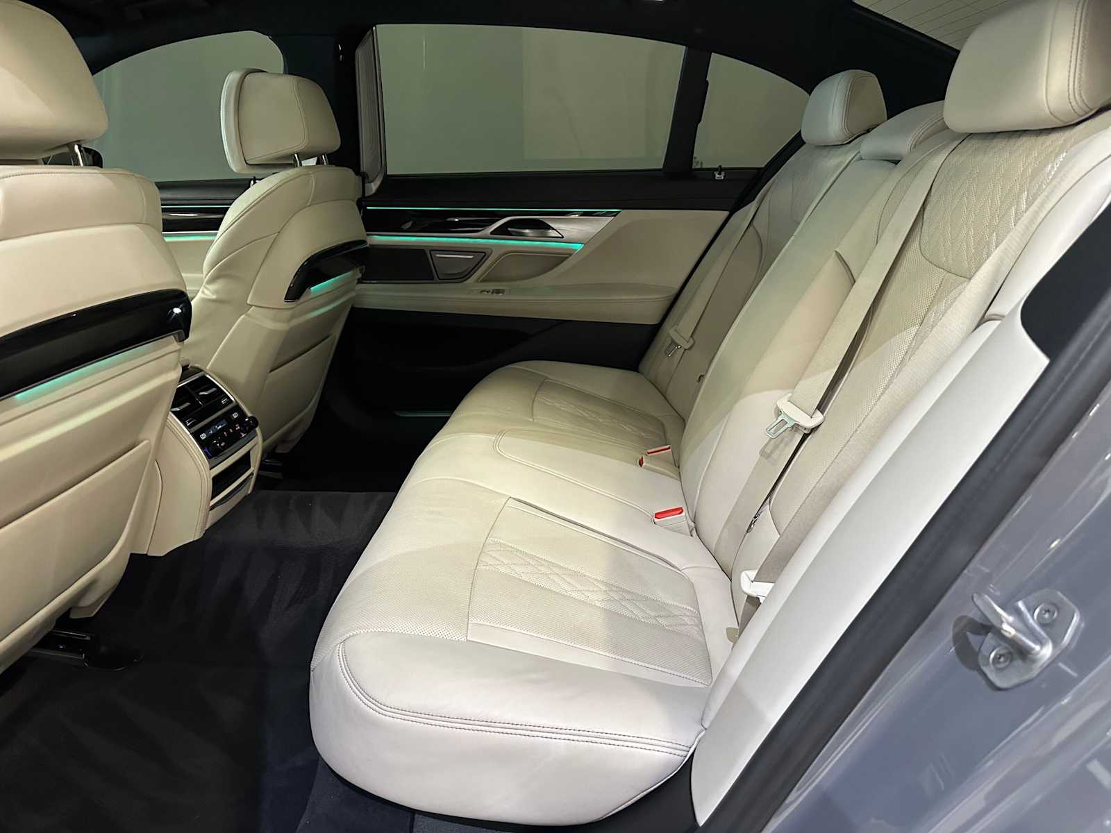 Thumbnail: 2021 BMW 7 Series - 25