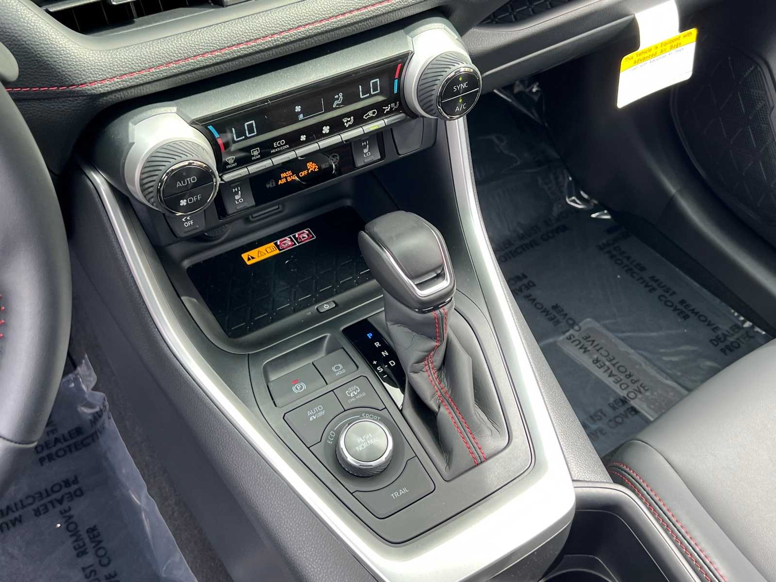 2025 Toyota RAV4 XSE 23