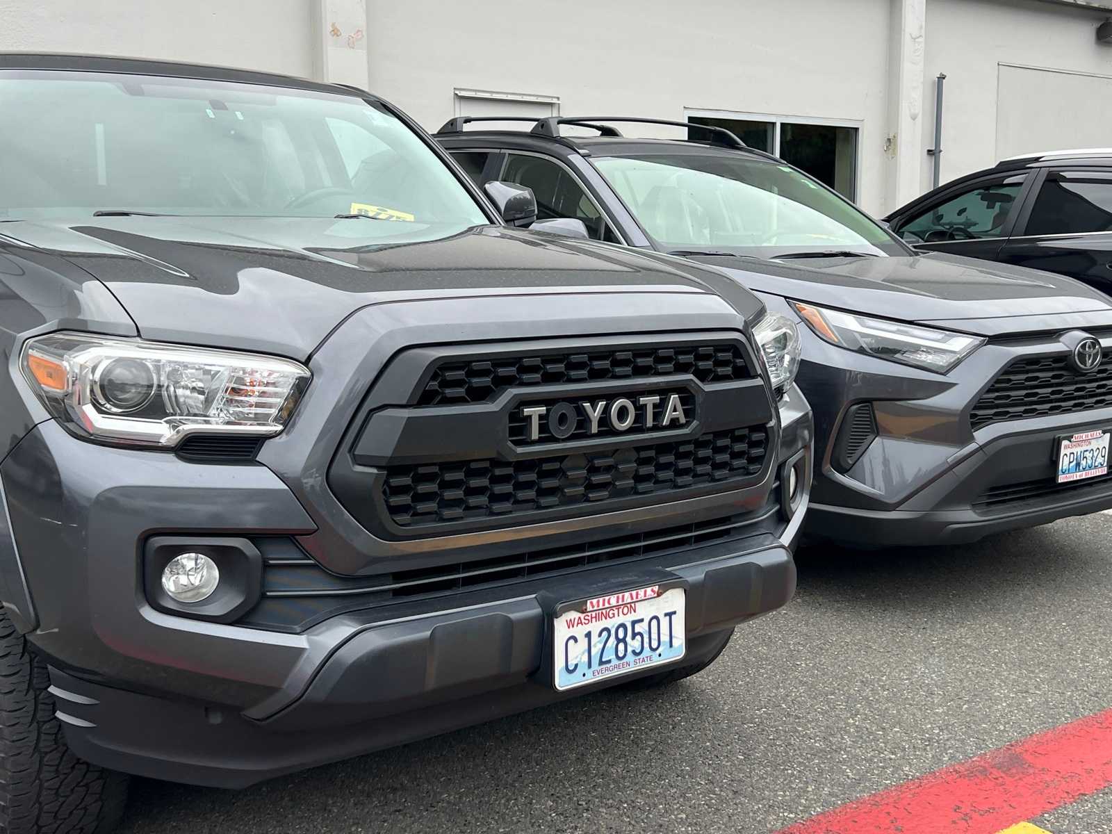 Thumbnail: 2017 Toyota Tacoma - 4