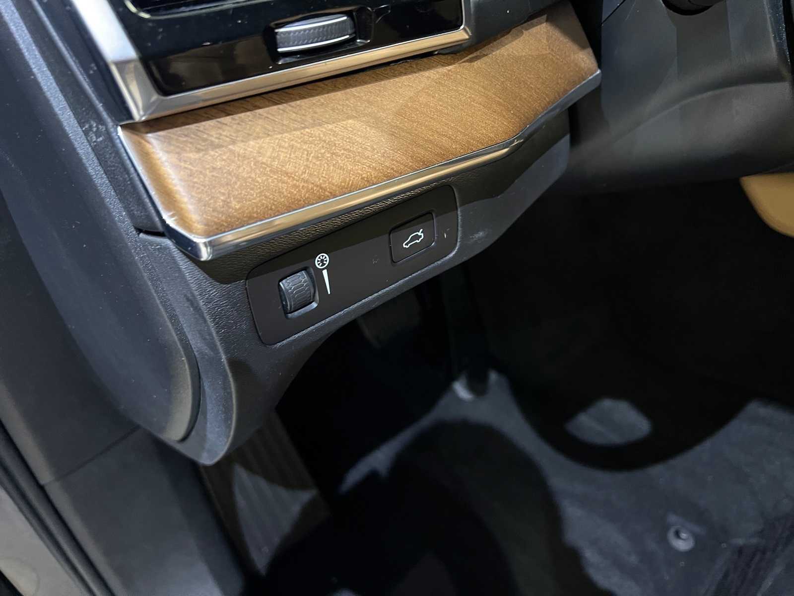 Thumbnail: 2017 Volvo XC90 - 16