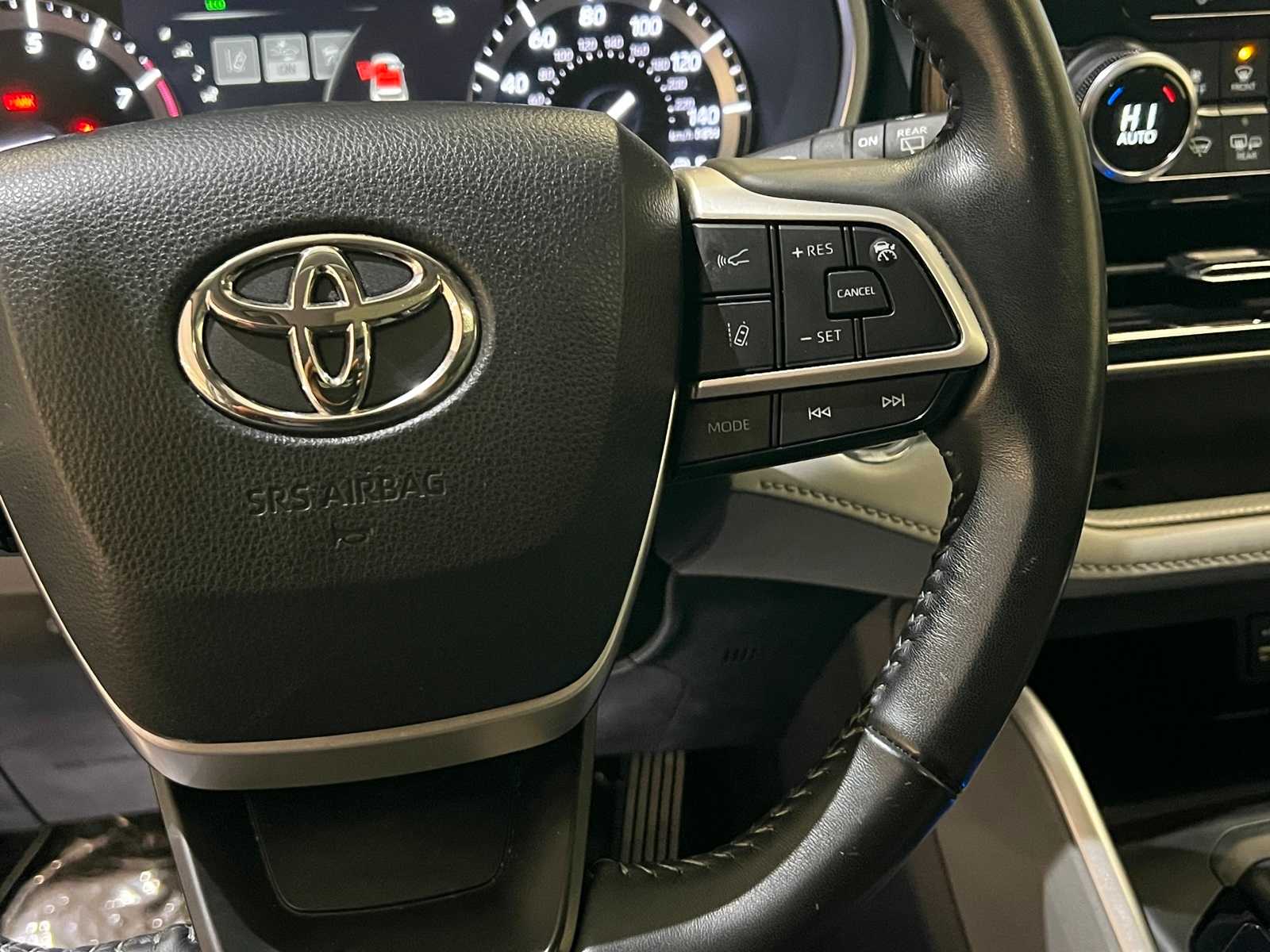 Thumbnail: 2022 Toyota Highlander - 21