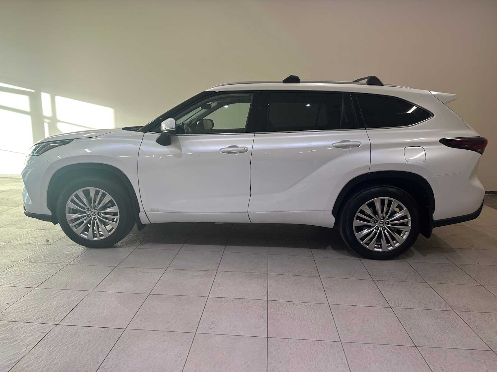 Thumbnail: 2025 Toyota Highlander - 3