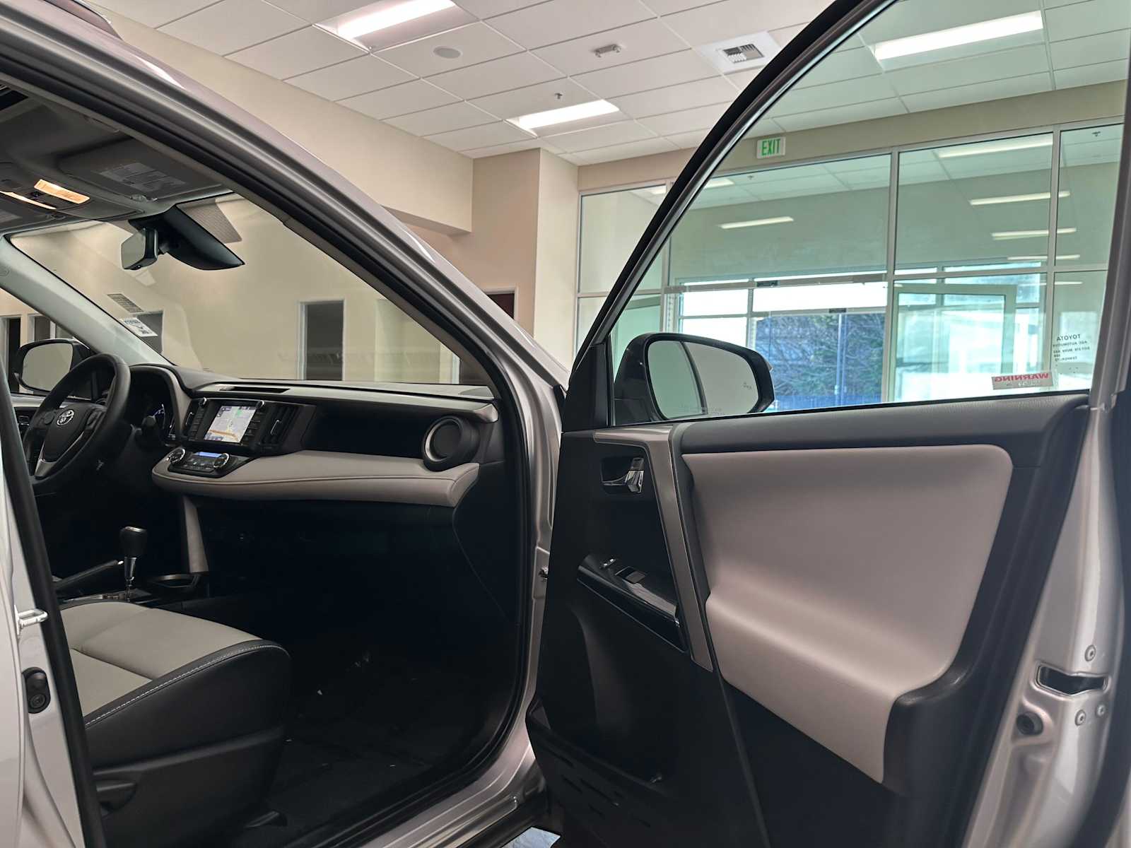 Thumbnail: 2018 Toyota RAV4 - 28