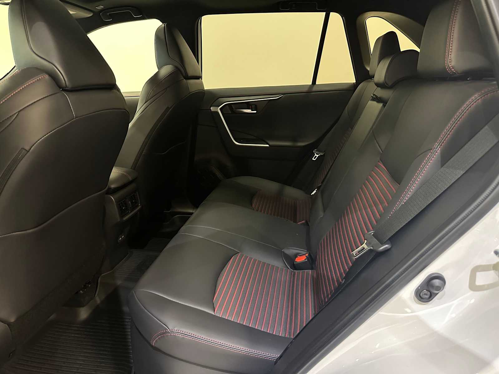 Thumbnail: 2025 Toyota RAV4 - 25