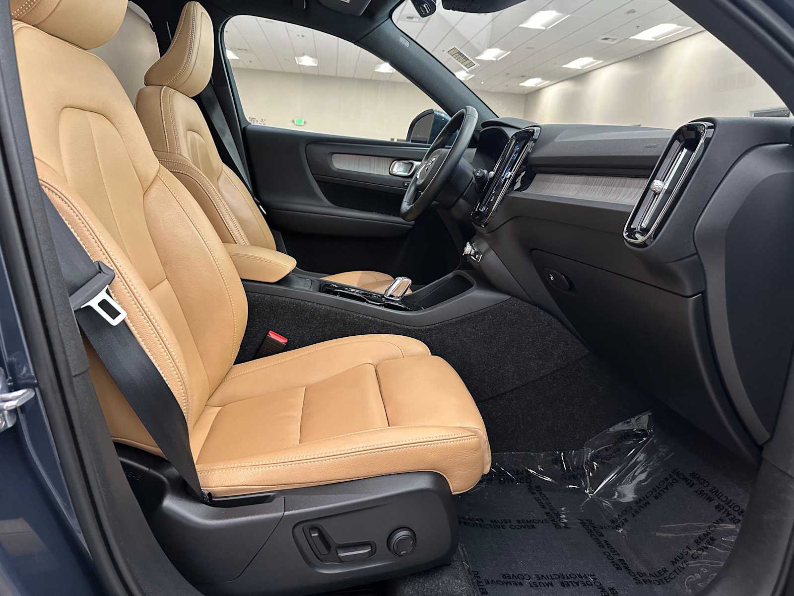 Thumbnail: 2020 Volvo XC40 - 28