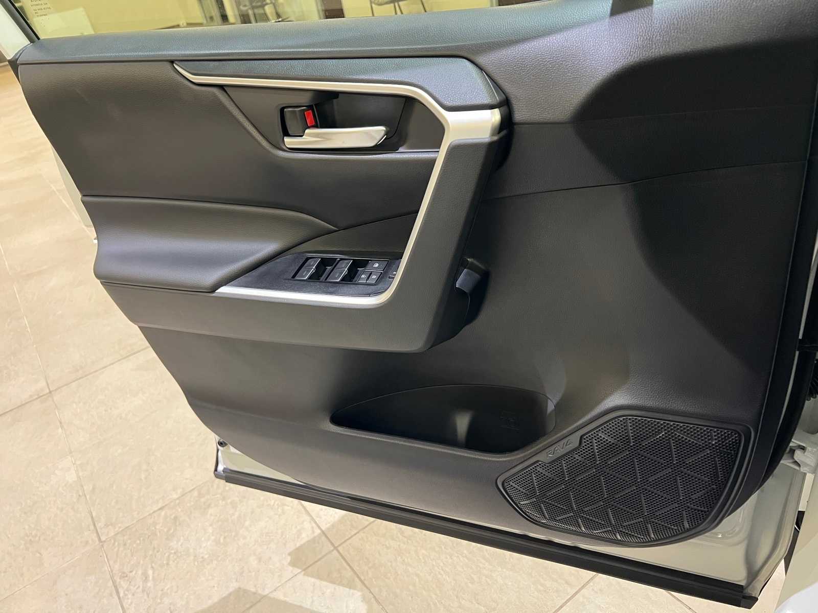 Thumbnail: 2025 Toyota RAV4 - 18