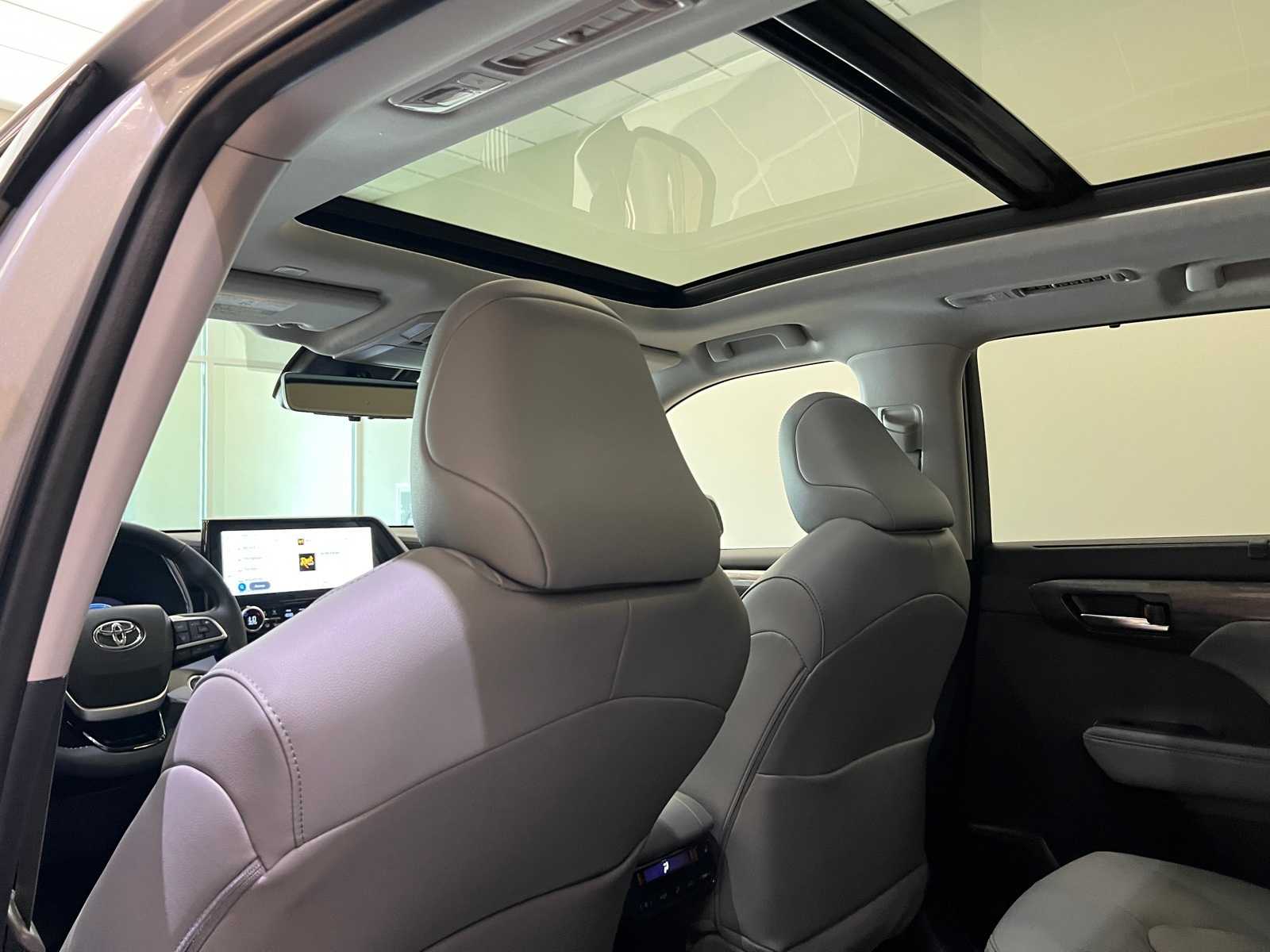 Thumbnail: 2025 Toyota Highlander - 12