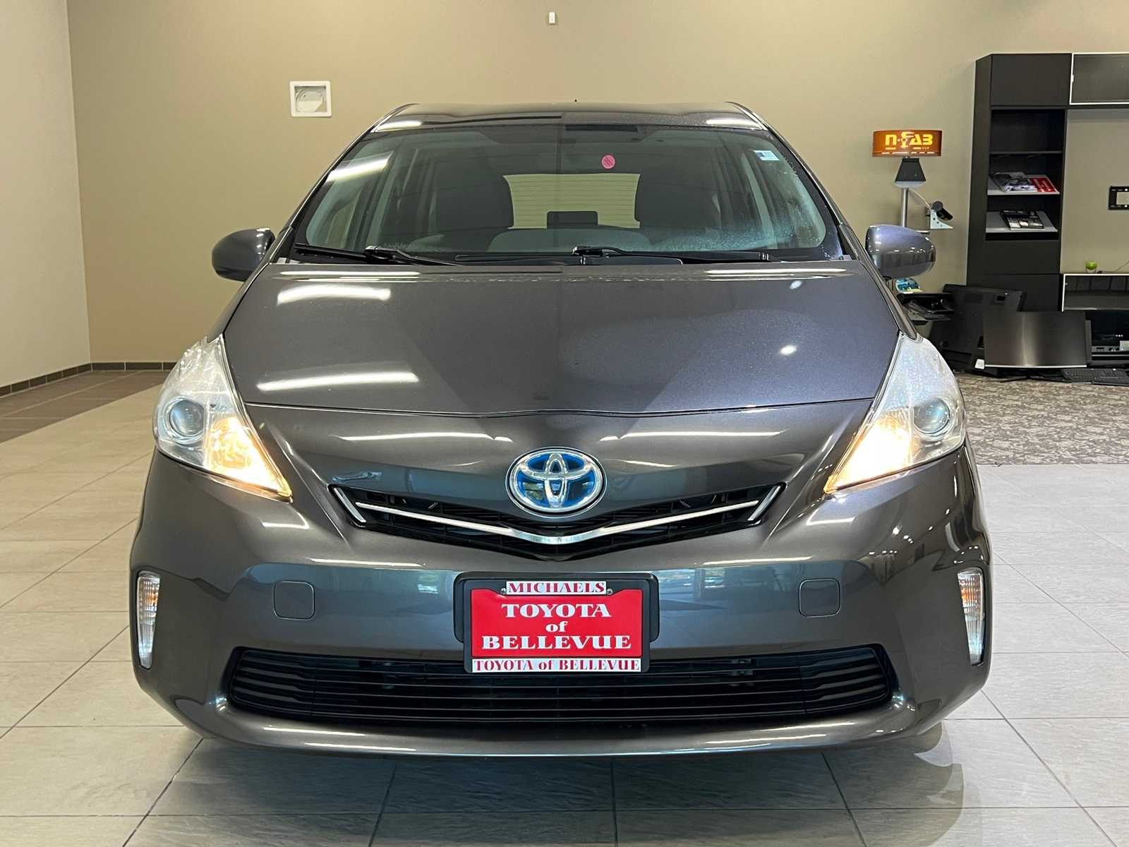 Thumbnail: 2014 Toyota Prius v - 8