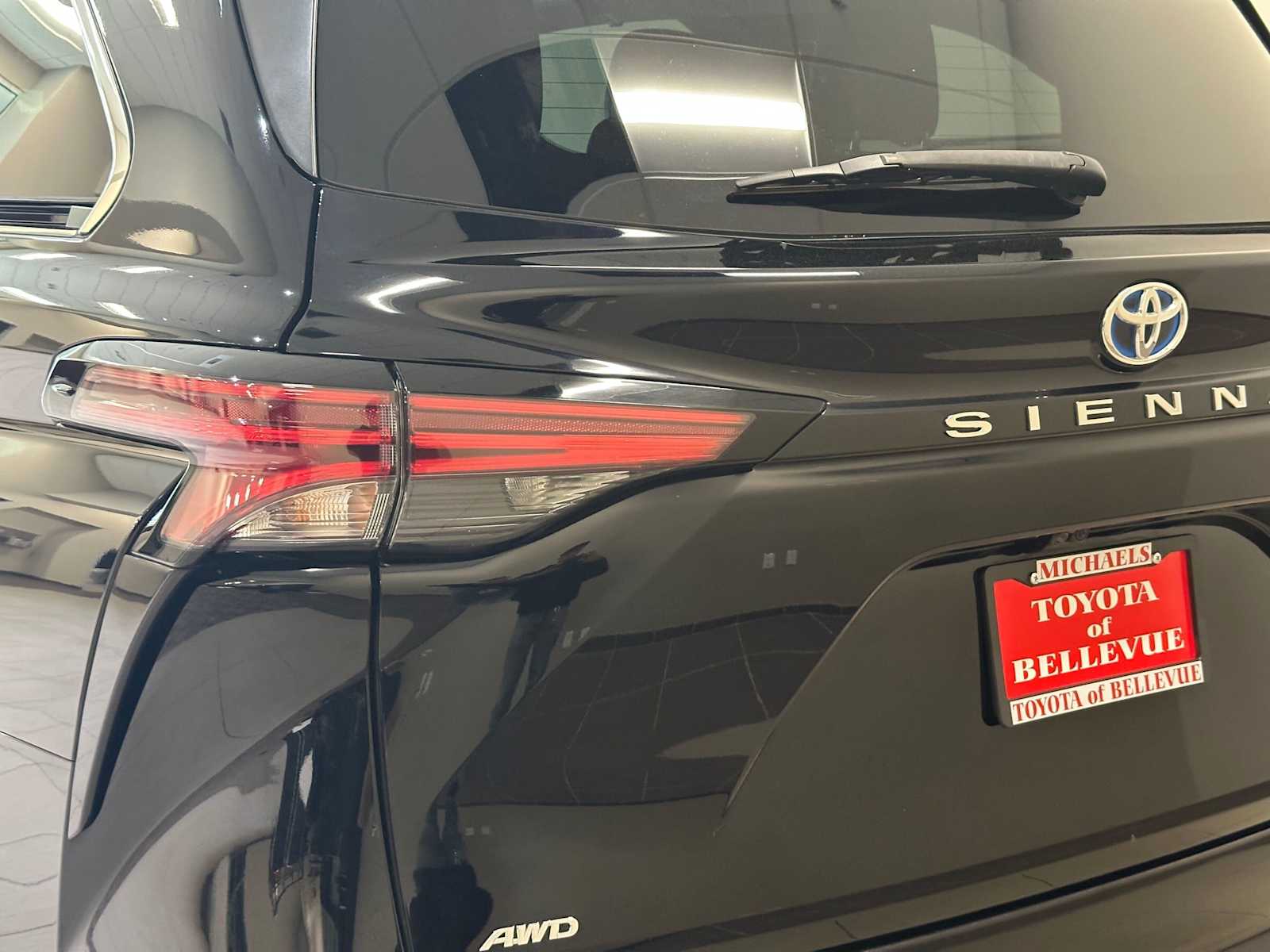 Thumbnail: 2021 Toyota Sienna - 7
