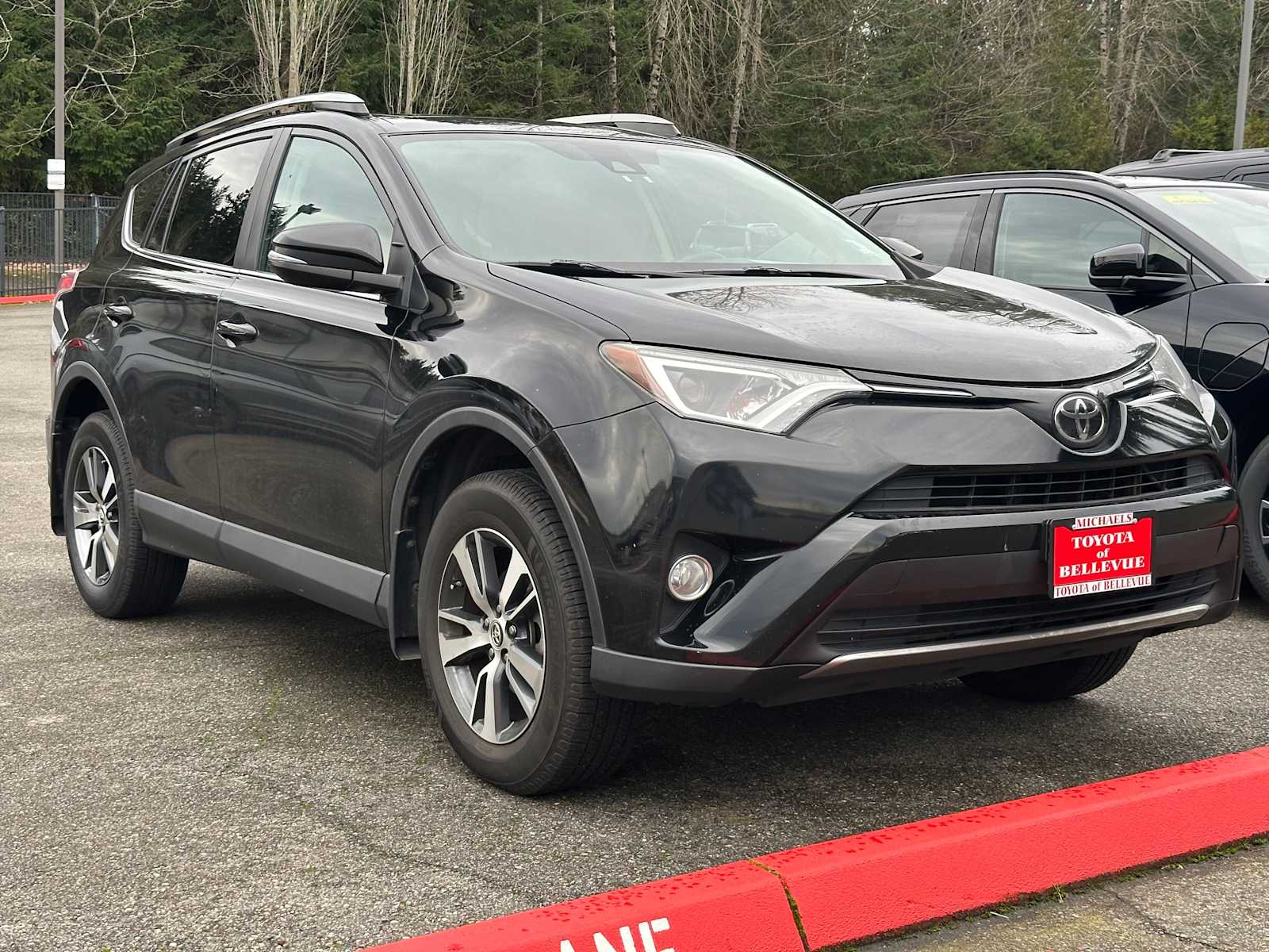 Thumbnail: 2017 Toyota RAV4 - 3